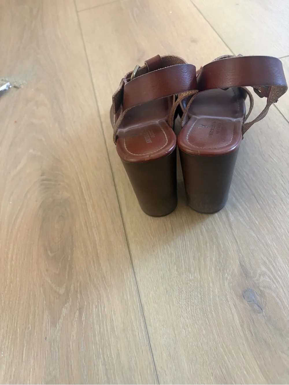 High heels cherry color size 6